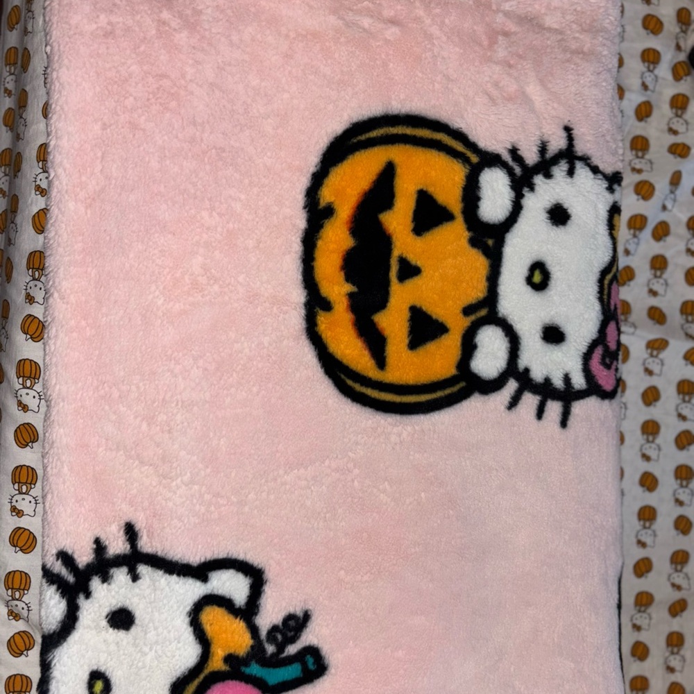 Hello Kitty Halloween Pumpkin Blanket !